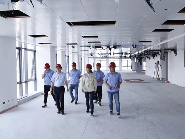 14-公司工會開展“夏送清涼”項目部慰問-2.jpg 14-公司工會開展“夏送清涼”項目部慰問-2.jpg